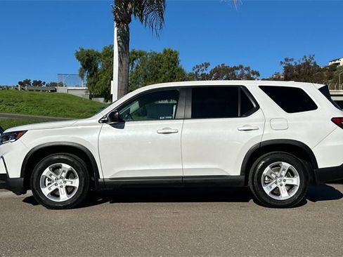 Certified 2023 Honda Pilot LX image 9