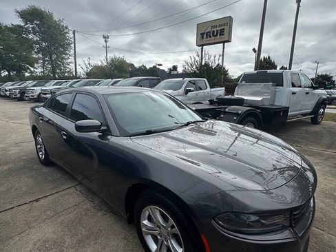 Used 2021 Dodge Charger SXT image 3
