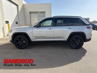 Used 2025 Jeep Grand Cherokee Limited w/ Black Appearance Package