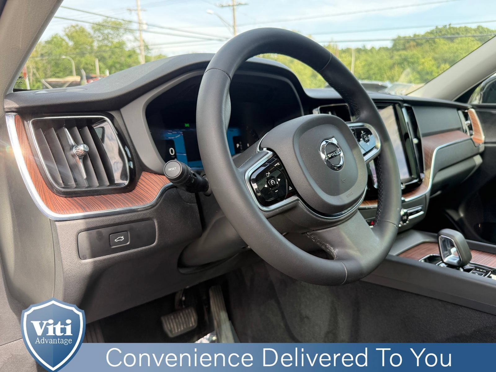 Certified 2024 Volvo XC60 B5 Plus w/ Protection Package Premier AWD/4WD image 17