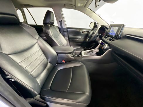 Used 2021 Toyota RAV4 XLE Premium image 30