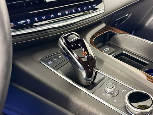 Used 2024 Cadillac Escalade Premium Luxury image 17