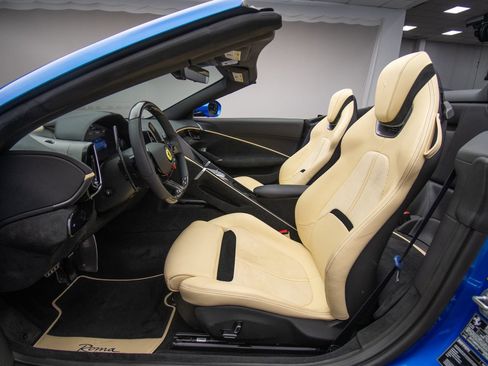 Used 2026 Ferrari Roma Spider RWD image 19