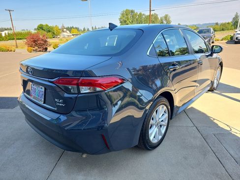 Used 2025 Toyota Corolla XLE image 6