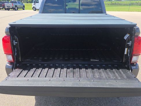 Used 2021 Toyota Tacoma SR AWD/4WD image 5