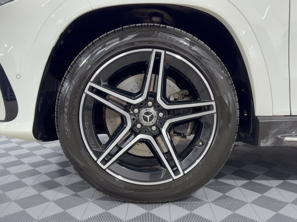 Used 2024 Mercedes-Benz GLS 450 4MATIC image 13