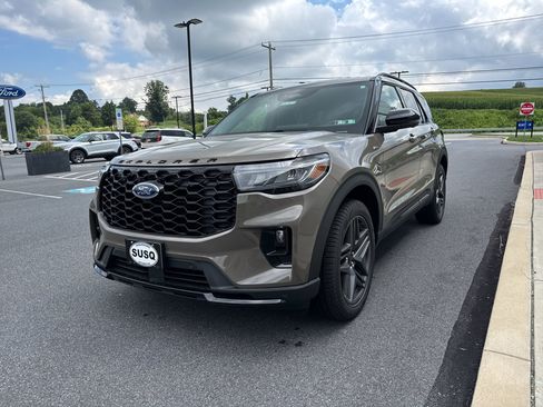 New 2026 Ford Explorer ST-Line w/ ST-Line Street Pack AWD/4WD image 16