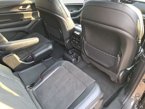 Used 2023 Jeep Grand Cherokee L Altitude AWD/4WD image 11