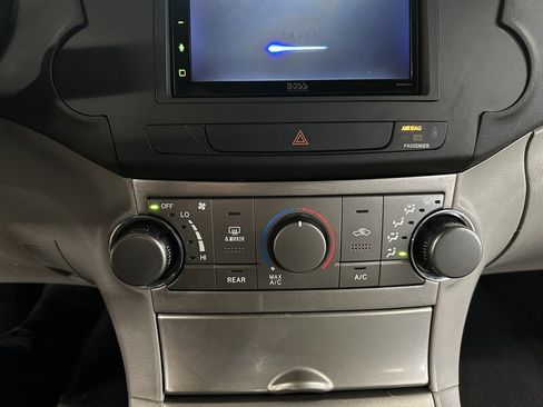 Used 2012 Toyota Highlander SE w/ Tow Pkg image 28