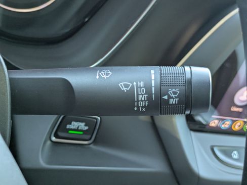 Used 2021 Chevrolet Camaro LT w/ Technology Package image 15