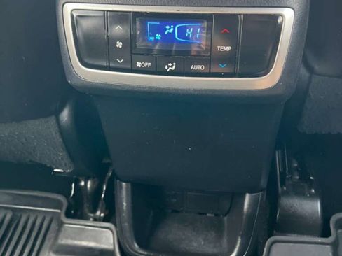 Used 2018 Toyota Highlander XLE image 19