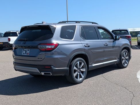 Used 2024 Honda Pilot Elite image 4