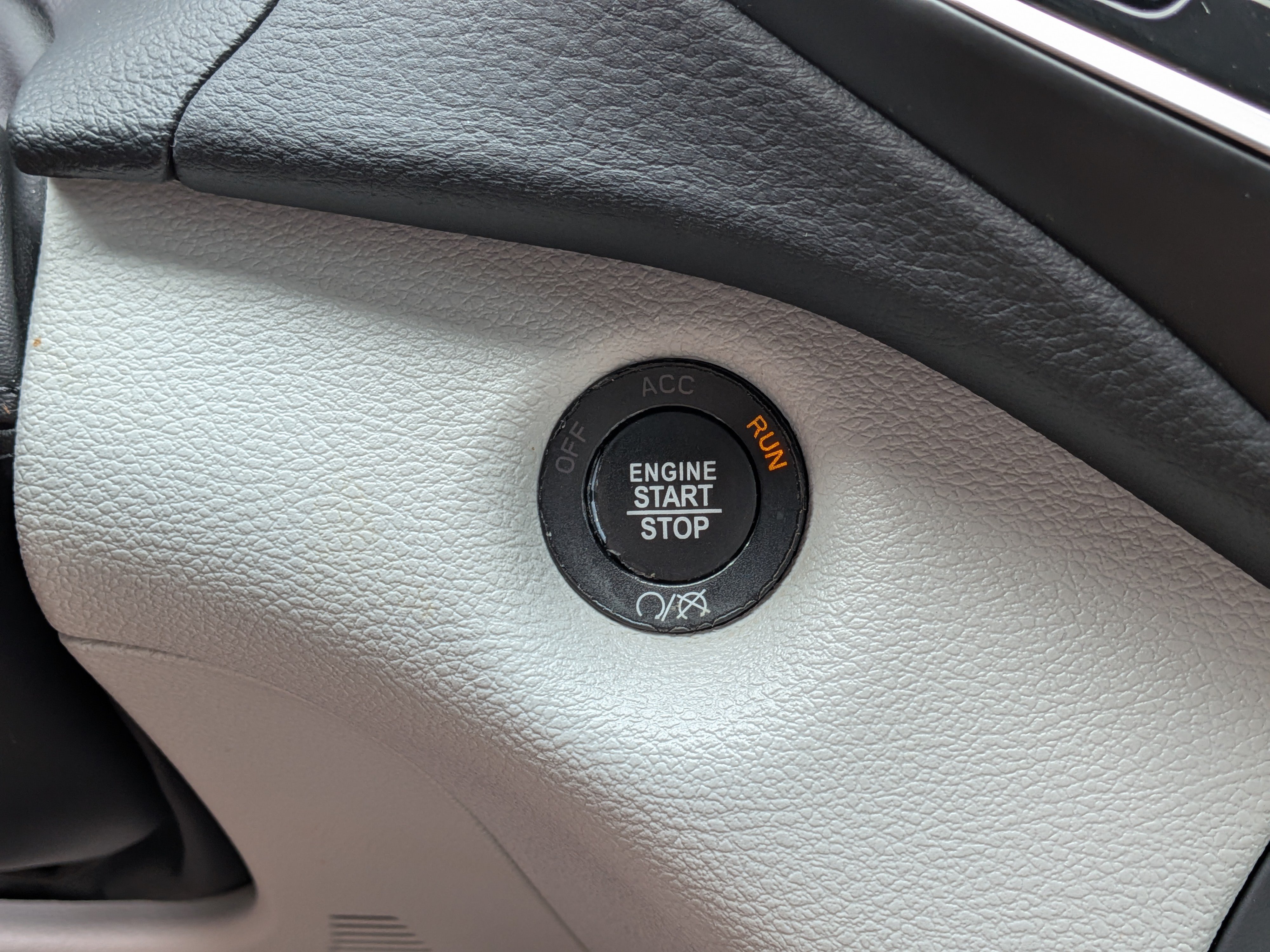 Used 2020 Jeep Cherokee Limited FWD image 29