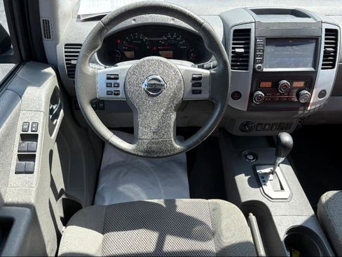 Used 2021 Nissan Frontier SV w/ Midnight Edition Floor Mats image 4