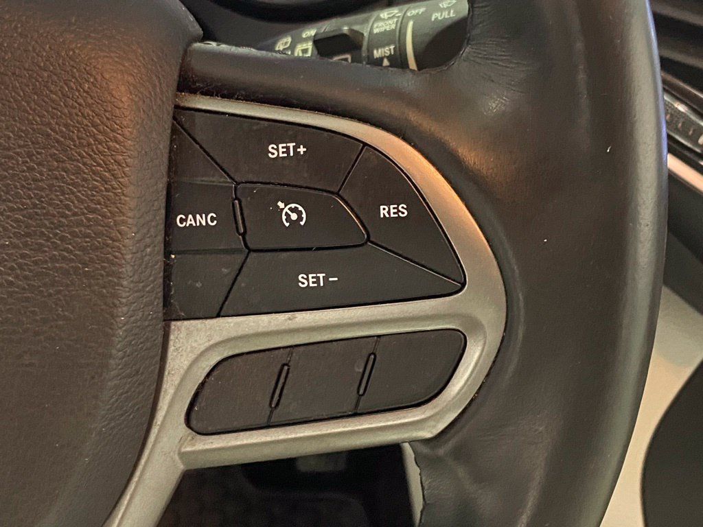 Used 2019 Jeep Cherokee Limited AWD/4WD image 31