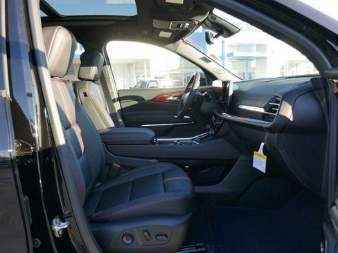 New 2026 Chevrolet Traverse RS image 9