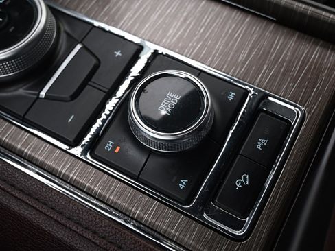 Used 2023 Ford Expedition Limited image 34