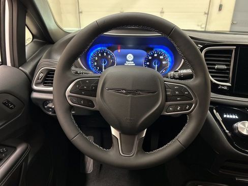 New 2026 Chrysler Pacifica Select FWD image 17