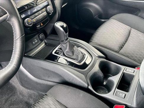 Certified 2019 Nissan Rogue SV image 16