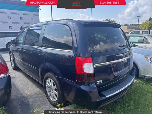 Used 2013 Chrysler Town & Country Touring FWD image 5