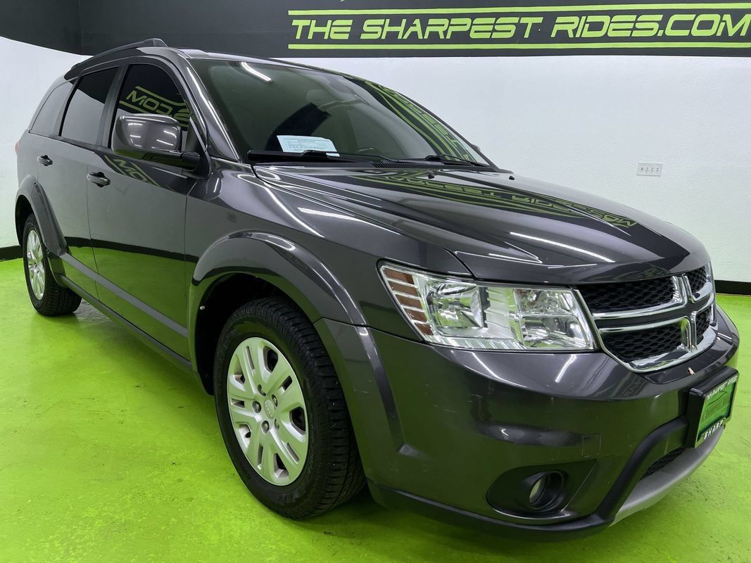 Used 2019 Dodge Journey SE w/ Connectivity Group FWD image 2