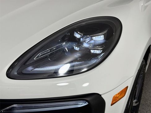 Certified 2024 Porsche Macan AWD/4WD image 15