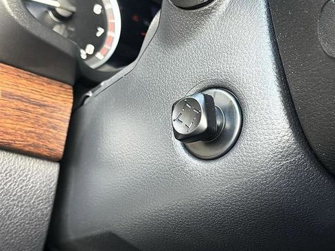 Used 2024 Nissan Titan Platinum Reserve w/ Moonroof Package image 22