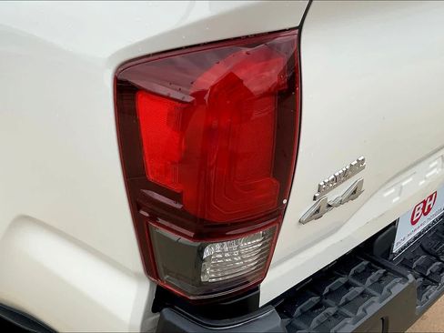 Used 2020 Toyota Tacoma SR AWD/4WD image 26