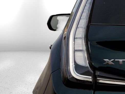 Used 2024 Cadillac XT4 Sport image 10