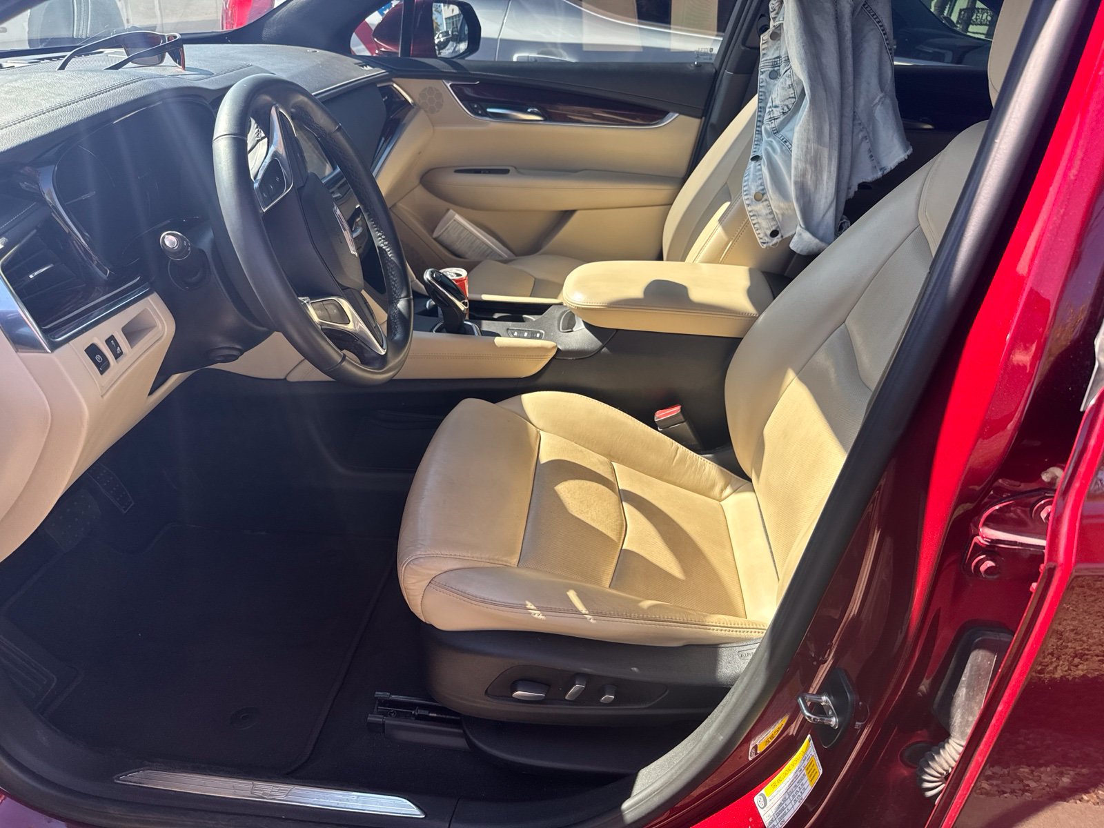 Used 2018 Cadillac XT5 Premium Luxury w/ Driver Assist Package AWD/4WD image 3