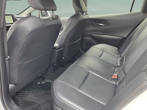 Used 2025 Toyota Prius XLE image 11