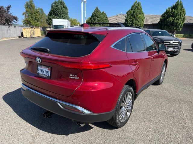 Used 2021 Toyota Venza XLE AWD/4WD image 3