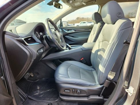 Used 2020 Buick Enclave Essence image 13