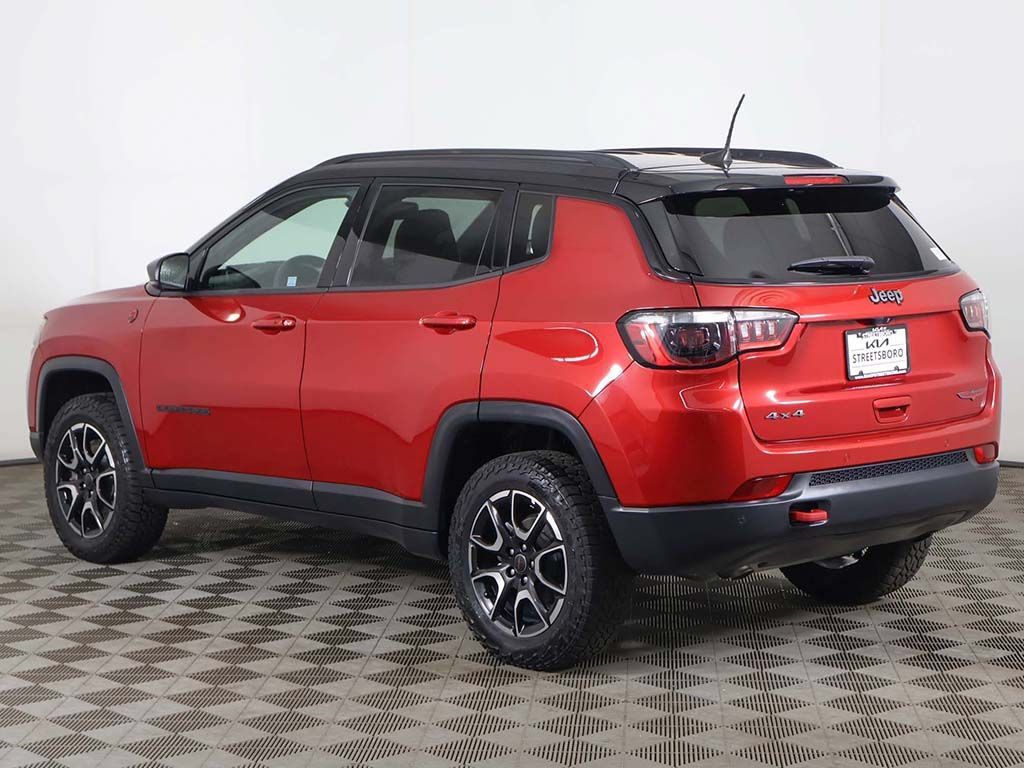 Used 2025 Jeep Compass Trailhawk AWD/4WD image 7