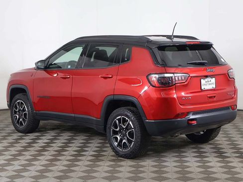 Used 2025 Jeep Compass Trailhawk AWD/4WD image 7