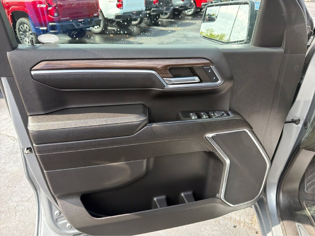 Used 2023 Chevrolet Silverado 1500 LT AWD/4WD image 17