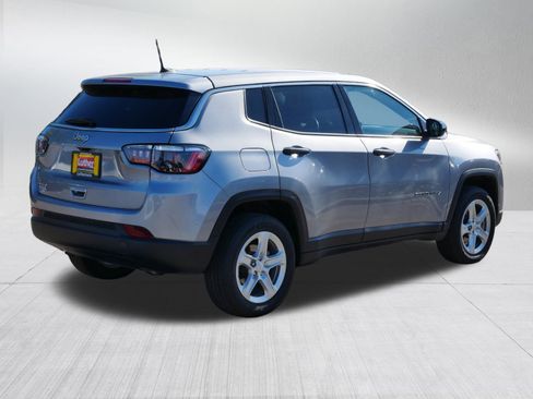 Used 2023 Jeep Compass Sport image 7