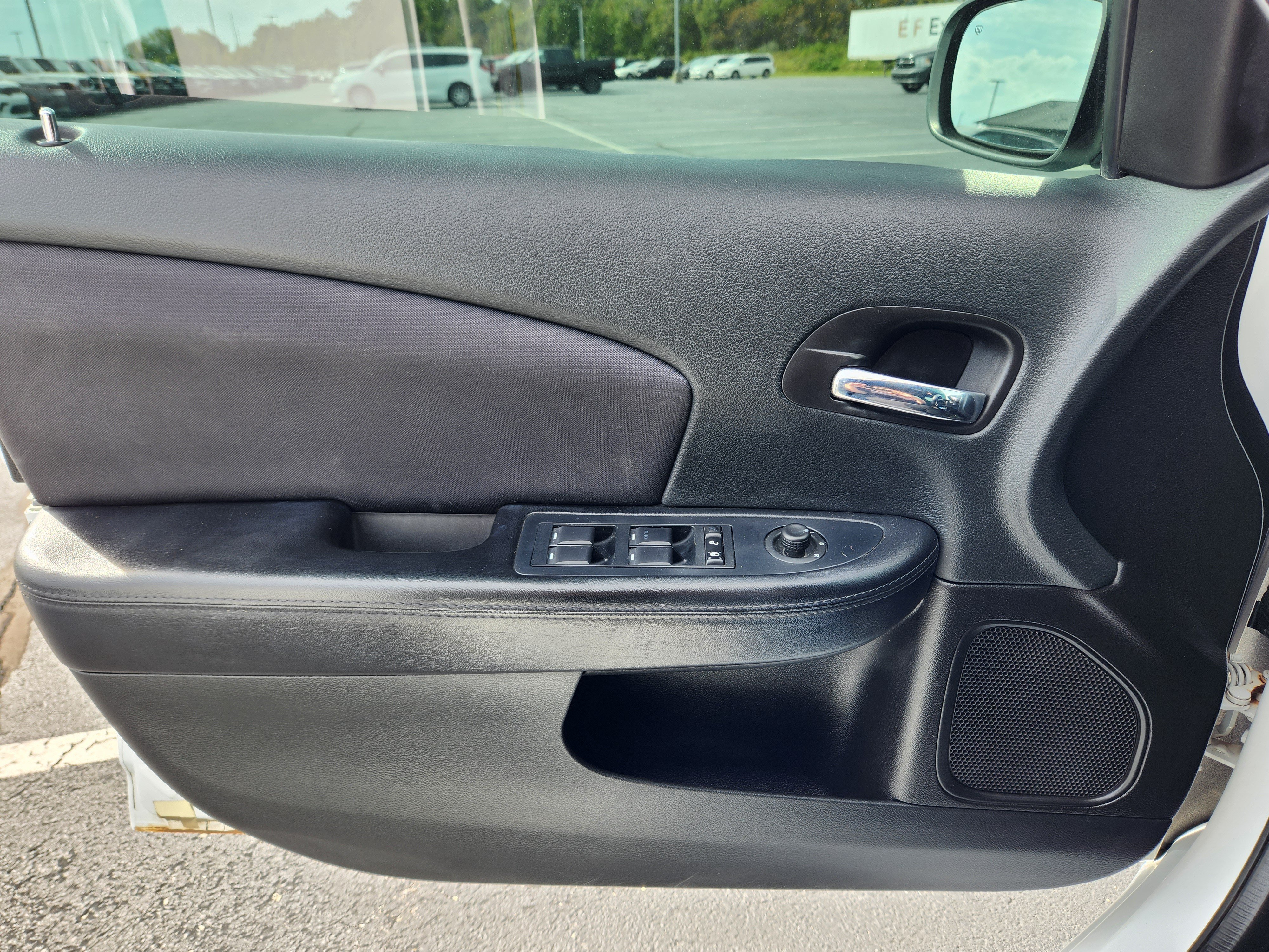 Used 2014 Chrysler 200 LX FWD image 22