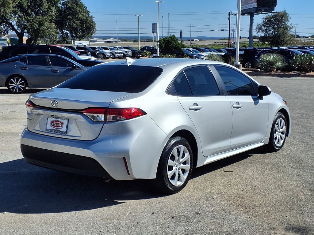 Used 2024 Toyota Corolla LE FWD image 5