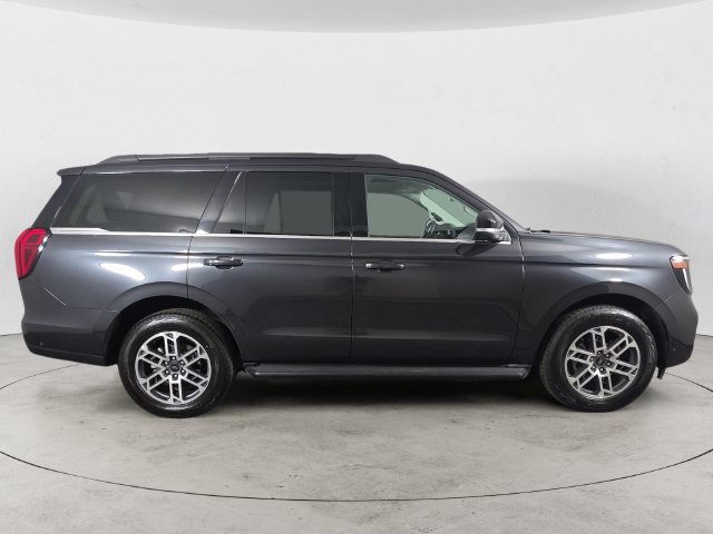 Certified 2025 Ford Expedition Active AWD/4WD image 4
