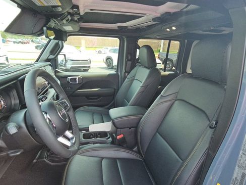 Used 2026 Jeep Wrangler Unlimited Sahara w/ Safety Group AWD/4WD image 25