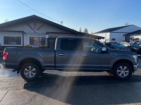 Used 2017 Ford F150 XLT w/ Trailer Tow Package image 6
