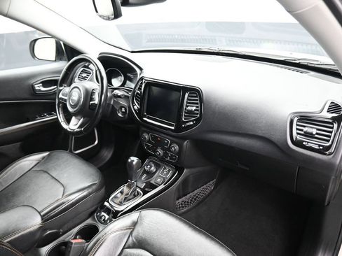 Used 2020 Jeep Compass Limited w/ Premium Lighting Group AWD/4WD image 40