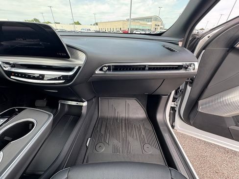 Certified 2024 Cadillac Lyriq Luxury AWD/4WD image 29