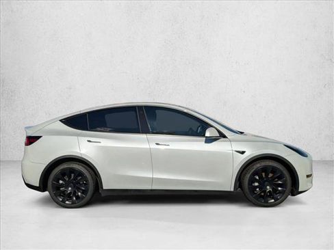 Used 2021 Tesla Model Y Long Range image 4