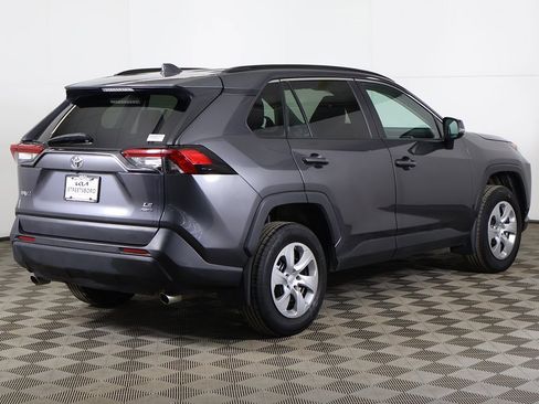 Used 2019 Toyota RAV4 LE image 8