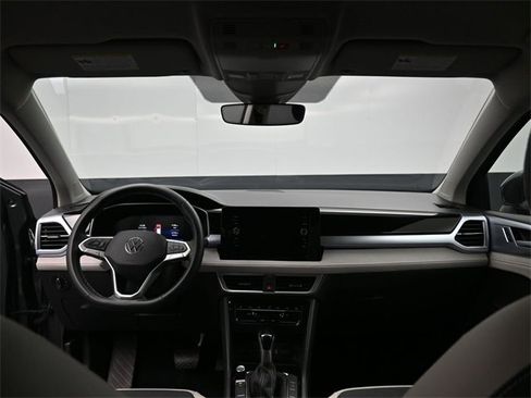 Certified 2025 Volkswagen Taos SE image 26