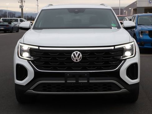 Used 2025 Volkswagen Atlas Cross Sport SE image 7
