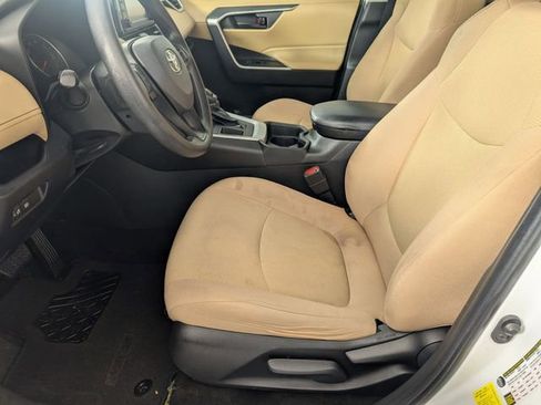 Used 2019 Toyota RAV4 LE image 12