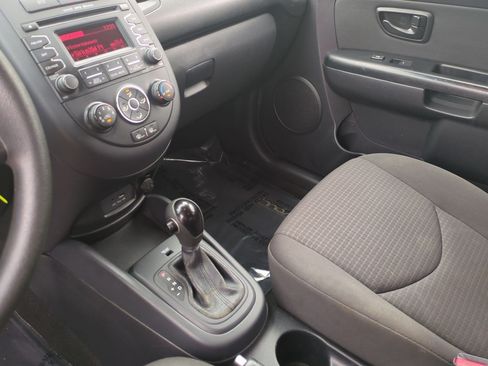 Used 2013 Kia Soul FWD image 23